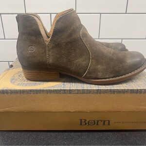 Born Women’s Distressed Dark Green ankle boot